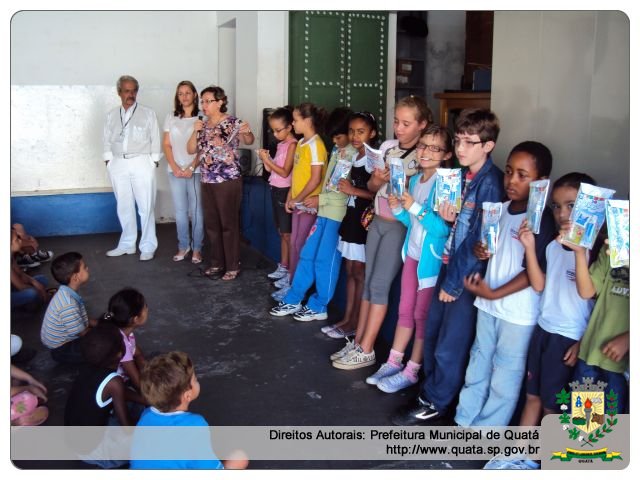 Notícia Alunos recebem kits de higiene bucal e livros ilustrativos sobre cuidados 