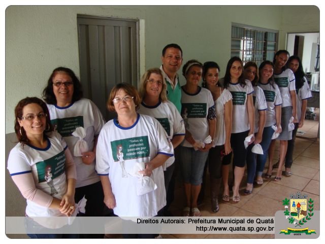 Notícia Professores recebem presentes em homenagem ao seu Dia...