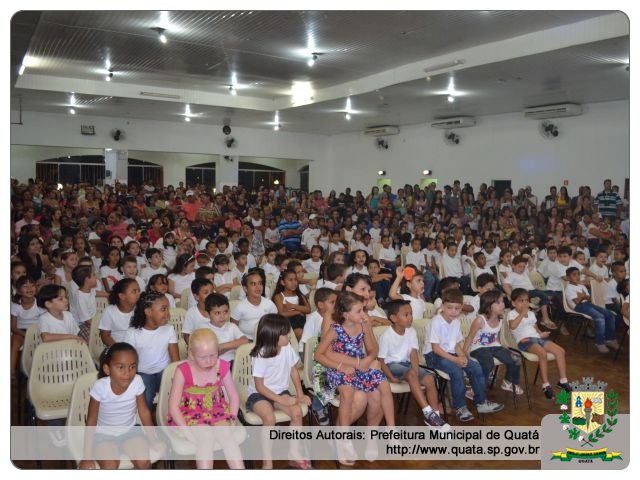 Notícia Encanto e magia... Formatura da pré-escola teve emoção e alegria