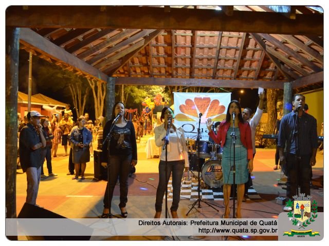 Notícia Igreja ?Luz do Mundo? leva mensagem Bíblica durante apresentação musical na Feira da Lua