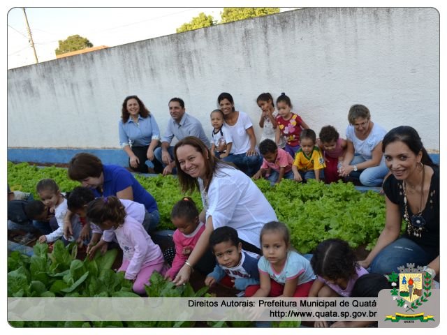 Notícia Crianças participam da primeira colheita da Horta Educativa - Projeto do FUSSESP foi implantado em Quatá na EMEIEF Dr. Luiz Gagliardi