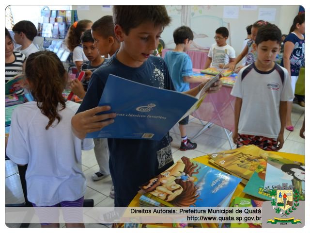 Notícia Crianças e adultos prestigiam  1º Feira do Livro em Quatá - Dia 31/07/14