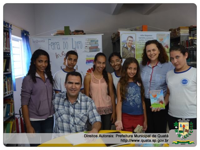 Notícia Escritor quataense apresenta livro e dá autógrafos durante 1ª Feirinha do Livro - Dia 01/08/14