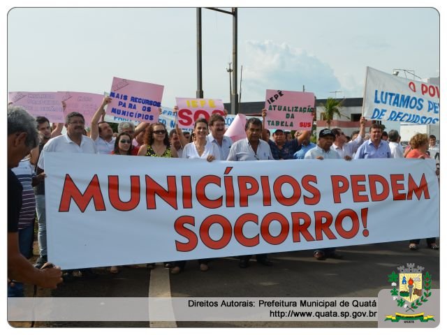 Notícia Prefeitos fecham rodovia em protesto contra redução de verbas