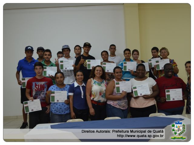 Notícia Prefeita Luciana entrega certificado aos formandos do Curso de Soldador