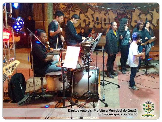 Notícia Grupo de louvor da Igreja Batista na Feira da Lua