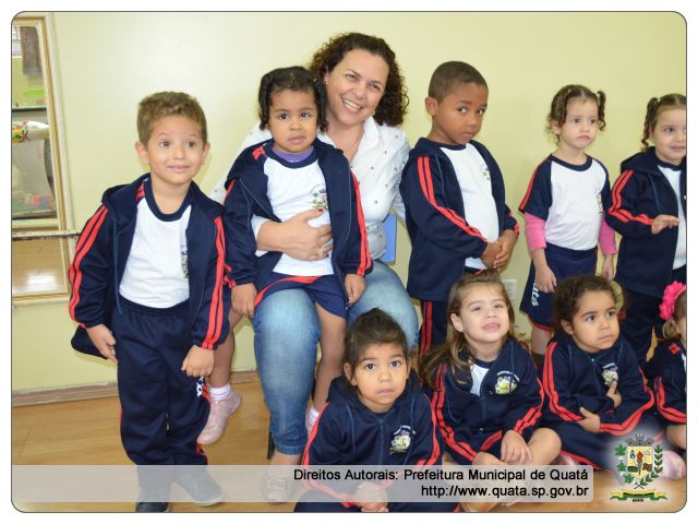Notícia Prefeita Luciana entrega novos uniformes para os alunos da Rede Municipal de Ensino de Quatá