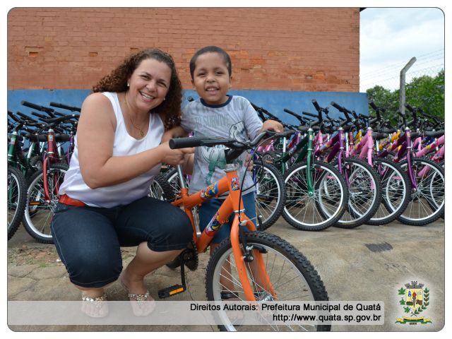 Notícia Festa em especial as crianças - sorteio das bicicletas parte 01