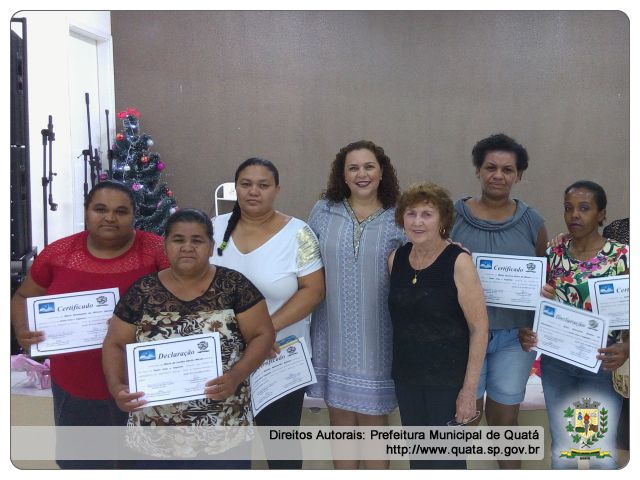 Notícia Em noite de confraternização, alunas do CRAS e Secretaria de Promoção Social recebem certificado de conclusão de cursos 