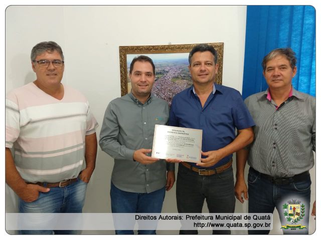 Notícia Distribuidora entrega placas oficiais dos projetos realizados em Quatá e outros três municípios da Regional Centro