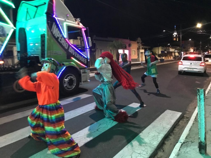 Carreta da Alegria volta a se apresentar em Navegantes