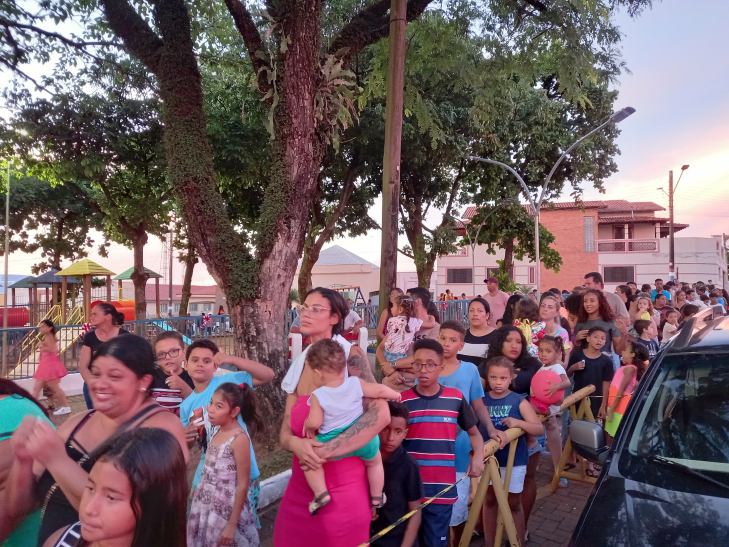 Carreta da Alegria atrai centenas de pessoas - Prefeitura Municipal de Quatá