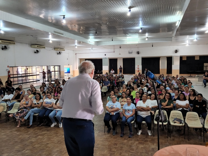 Foto Principal: Neurociência é tema de palestra do 1º Seminário de 2023 realizado pela Educação