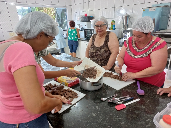 Foto Principal: Delícias Gastronômicas - Aulas de Bolos Caseiros e Ovos de Páscoa