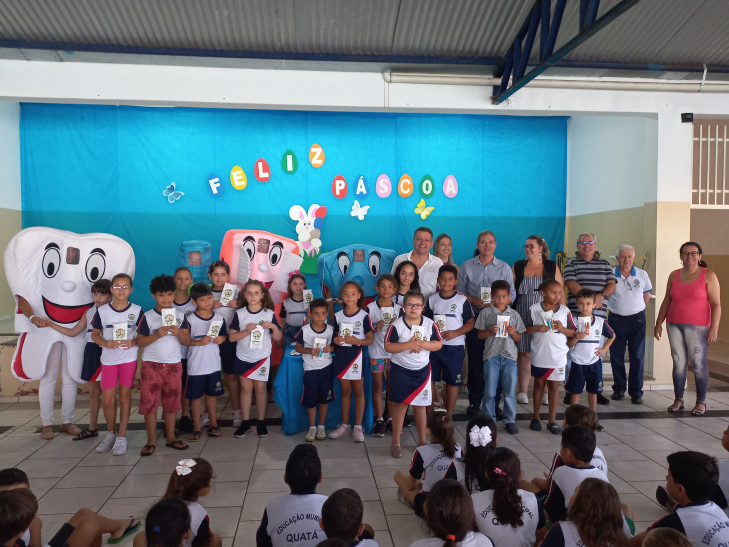 Foto Principal: Entrega de  Kit de higiene bucal