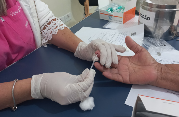 Foto Principal: Funcionários de Escolas e Creches recebem ações de prevenção do Outubro Rosa