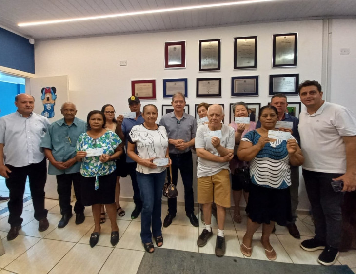 Prefeitura de Quatá entrega prêmios para os sorteados do IPTU 2025