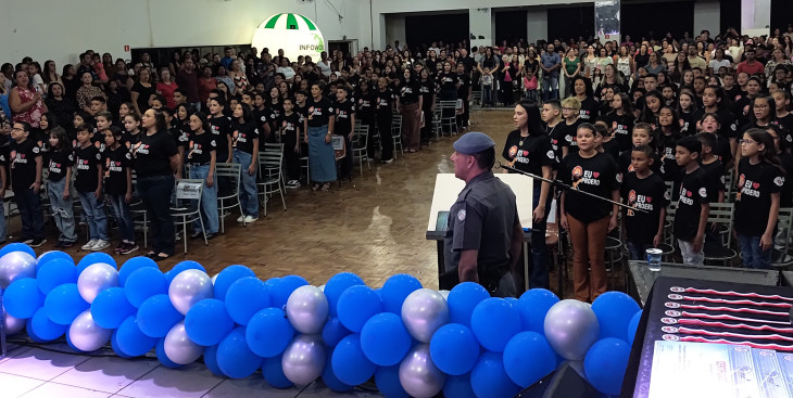 Alunos dos 5º anos de Escolas Municipais recebem certificado do Proerd