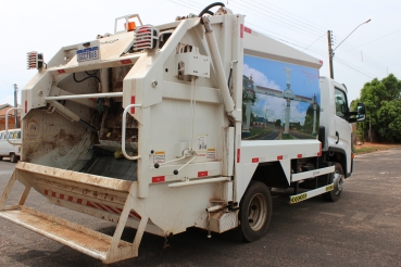 Foto 7: Quatá recebe Caminhão Compactador de lixo