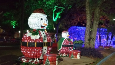 Foto 27: Praça do Natal é inaugurada em Quatá