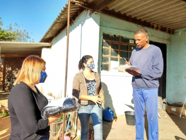 Foto 16: Solidariedade aquecendo corações: famílias carentes e vulneráveis de Quatá recebem cobertores