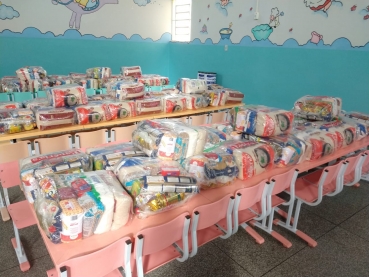 Foto 27: MERENDA EM CASA: alunos da Rede Municipal de Ensino de Quatá recebem cesta e kit de higiene