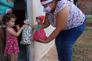 Notícia Pequeninos do Criança Feliz recebem mimos de Natal