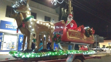 Foto 6: Praça do Natal é inaugurada em Quatá