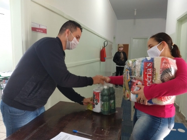 Notícia MERENDA EM CASA: alunos da Rede Municipal de Ensino de Quatá recebem cesta e kit de higiene