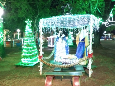 Foto 13: Praça do Natal é inaugurada em Quatá