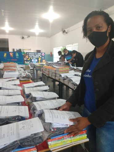 Foto 12: CUIDANDO DOS NOSSOS PEQUENINOS: Novos agasalhos para os alunos da Rede Municipal de Ensino de Quatá