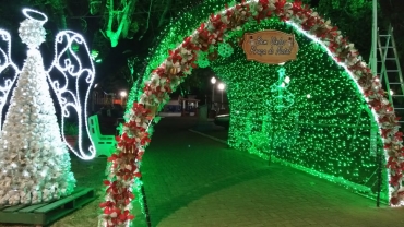 Foto 22: Praça do Natal é inaugurada em Quatá