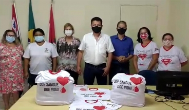 Notícia Doadores de Sangue recebem  camisetas 