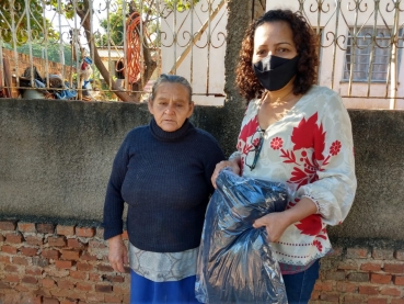 Foto 2: Solidariedade aquecendo corações: famílias carentes e vulneráveis de Quatá recebem cobertores