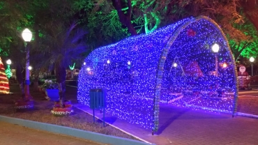 Foto 19: Praça do Natal é inaugurada em Quatá