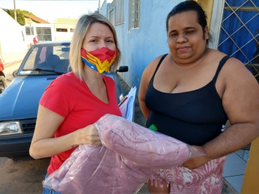 Foto 10: Solidariedade aquecendo corações: famílias carentes e vulneráveis de Quatá recebem cobertores