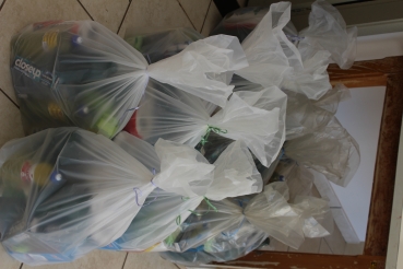 Notícia Famílias recebem cestas básicas de Natal