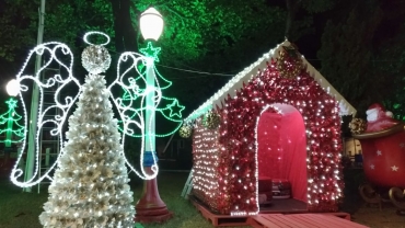 Foto 26: Praça do Natal é inaugurada em Quatá