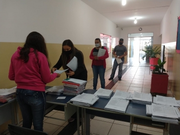 Foto 22: MERENDA EM CASA: alunos da Rede Municipal de Ensino de Quatá recebem cesta e kit de higiene