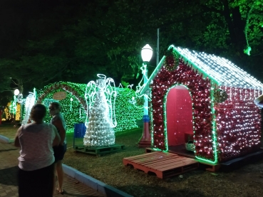 Foto 15: Praça do Natal é inaugurada em Quatá