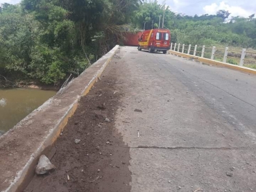 Foto 2: Prefeitura de Quatá aciona seguradora para recuperar a lateral da ponte do Rio do Peixe destruída por acidente