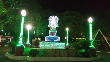 Foto 11: Praça do Natal é inaugurada em Quatá