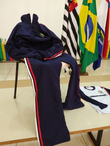 Foto 1: Alunos da Rede Municipal de Quatá irão receber novos AGASALHOS de Uniforme