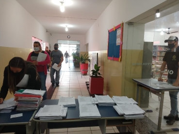 Foto 1: MERENDA EM CASA: alunos da Rede Municipal de Ensino de Quatá recebem cesta e kit de higiene