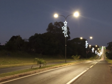 Foto 1: Praça do Natal é inaugurada em Quatá