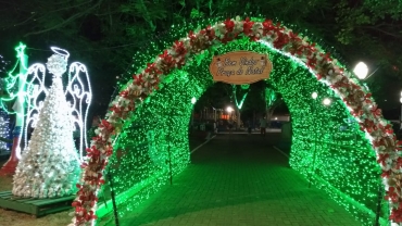 Foto 8: Praça do Natal é inaugurada em Quatá