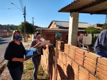 Foto 18: Solidariedade aquecendo corações: famílias carentes e vulneráveis de Quatá recebem cobertores