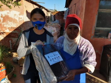 Foto 3: Solidariedade aquecendo corações: famílias carentes e vulneráveis de Quatá recebem cobertores