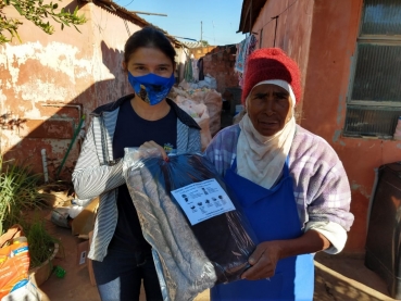 Foto 14: Solidariedade aquecendo corações: famílias carentes e vulneráveis de Quatá recebem cobertores