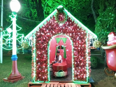 Foto 21: Praça do Natal é inaugurada em Quatá